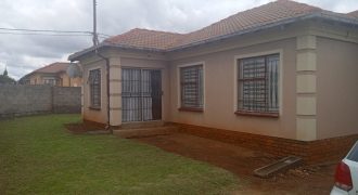 Beautiful & Spacious Family Home for Grabs.