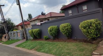 Beautiful & Spacious Family Home for Grabs.