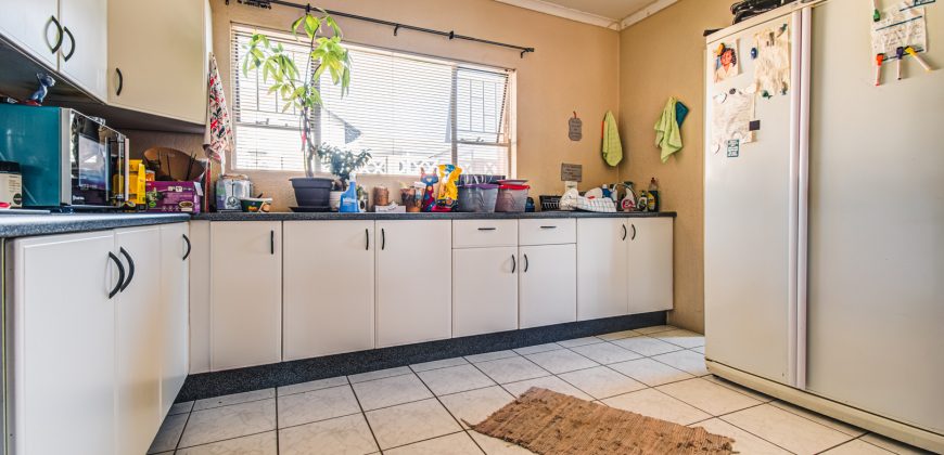 Spacious Modern 3 Bedroom Home in Norkem Park