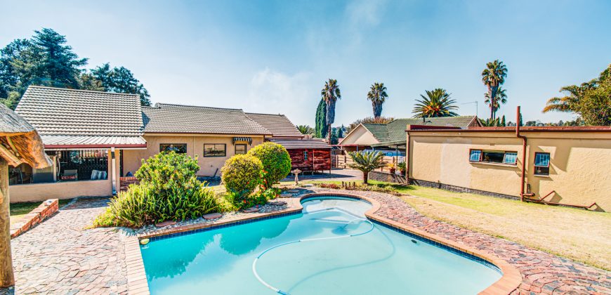 Spacious Modern 3 Bedroom Home in Norkem Park