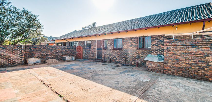 3 BEDROOM HOUSE FOR SALE IN OLIFANTSFONTEIN