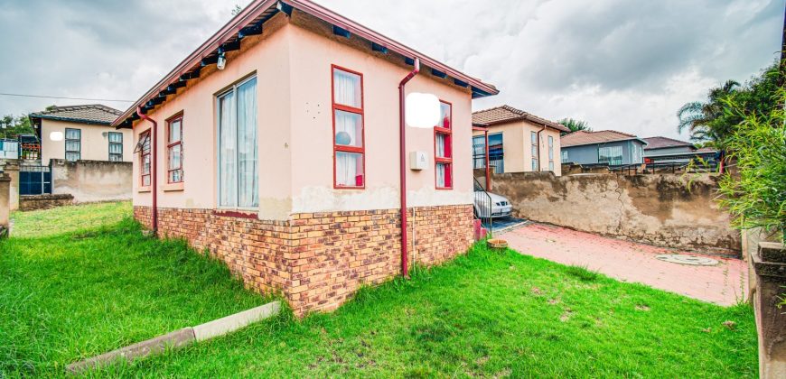 Spacious 3 Bedroom House for Sale in Clayville