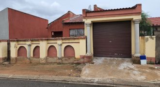 3 bedroom house with 3 outside rooms!!!!