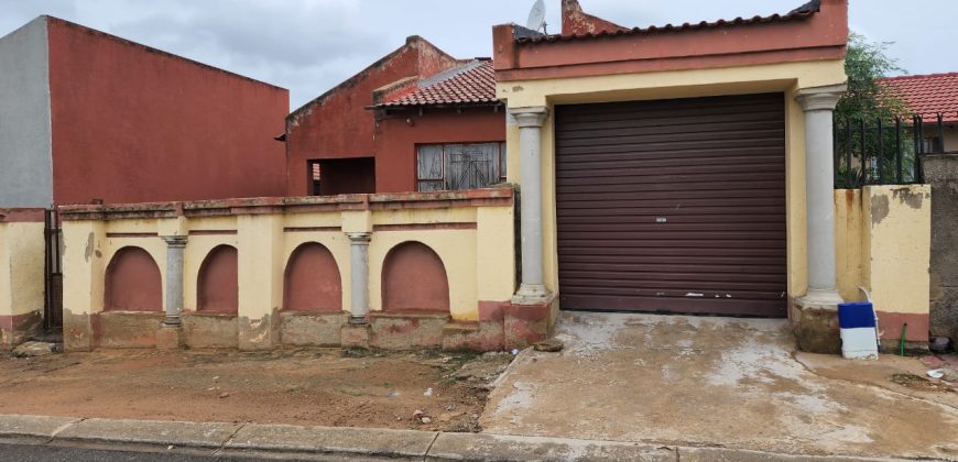 3 bedroom house with 3 outside rooms!!!!