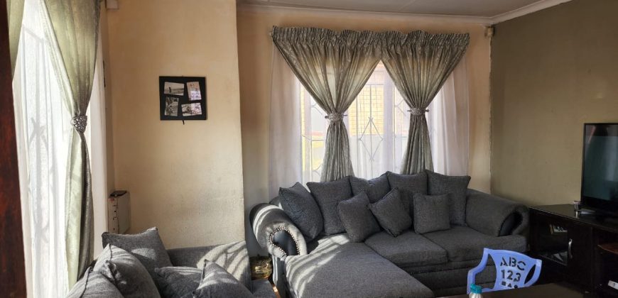 WHY PAY SOMEONE’S BOND?!!! RENTAL INCOME OF R4000 EXCLUDING THE MAIN HOUSE