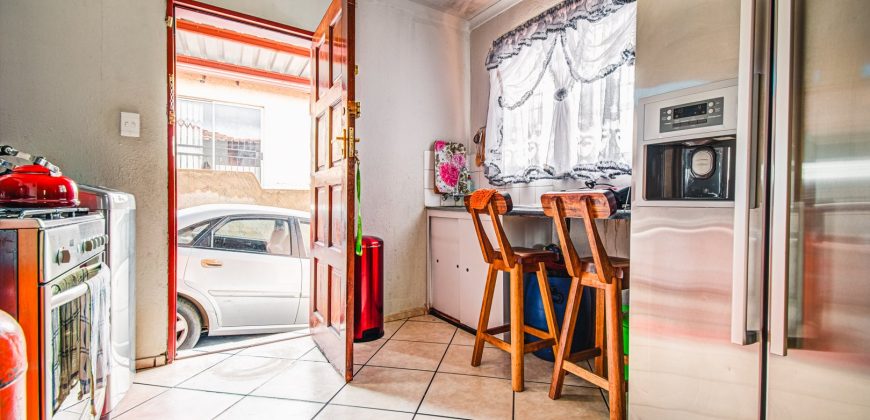 Spacious 3 Bedroom House for Sale in Clayville