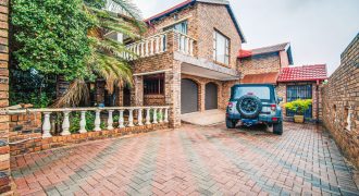 4 BEDROOM HOUSE FOR SALE AT HOSPITAL VIEW