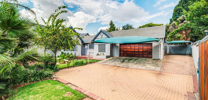 GOOD NEWS TO INVESTORS / BIG FAMILY!!! HOUSE WITH 2 OUTSIDE ROOMS