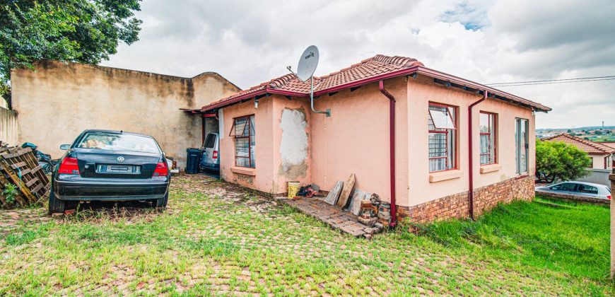 Spacious 3 Bedroom House for Sale in Clayville