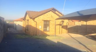 A 3 bedroom house with 2 outside cottages for extra income