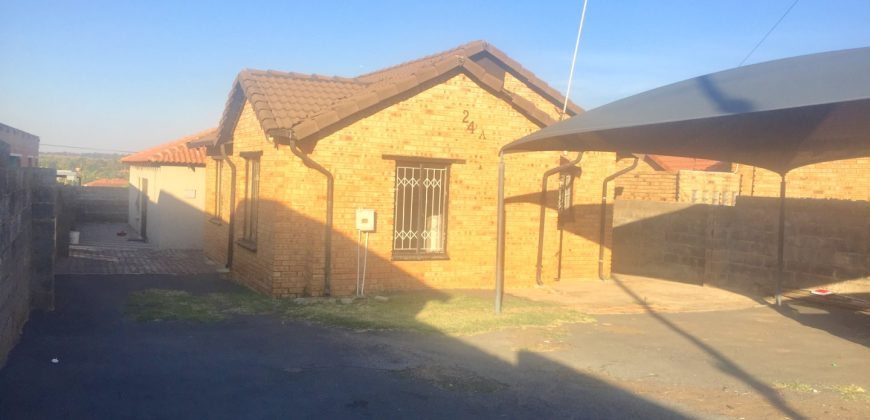 A 3 bedroom house with 2 outside cottages for extra income