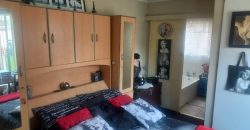 4 BEDROOMS FOR SALE IN KEMPTON PARK