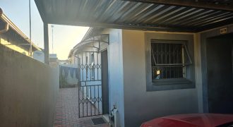 LOVELY HOME SITUATED AT CLAYVILLE EXT 71!!!