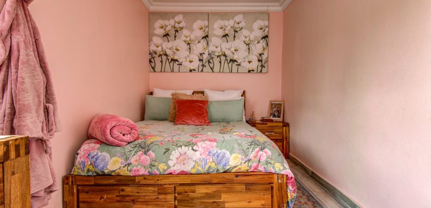 LUXURIOUS 4 BEDROOMS, 3 LOUNGES, PATIO AND COVERED LAPA, LAUNDRY 2 AND 1/2 BATHROOM WITH A BOREHOLE!!!!!