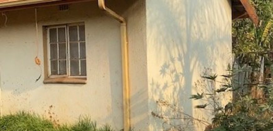 Nestled in a tranquil neighborhood of Clayville, Olifantsfontein. This charming home present an inviting retreat for those seeking comfort and convenience