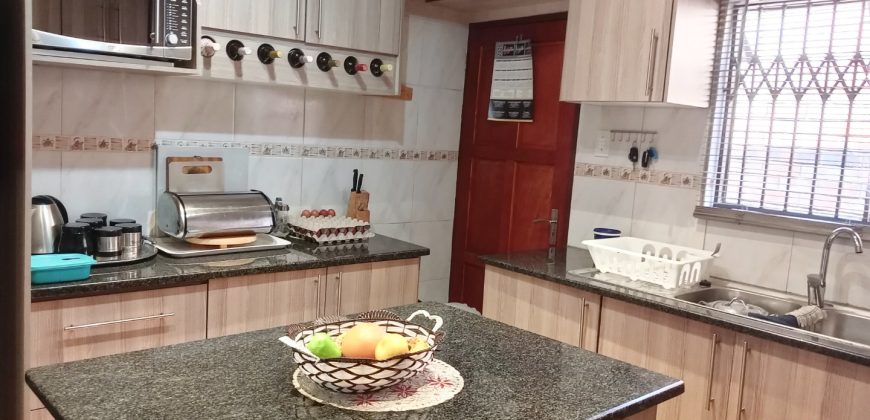 BEAUTEOUS 3 BEDROOM HOUSE 2 BATHROOM