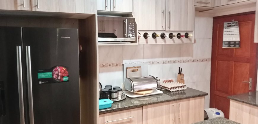 BEAUTEOUS 3 BEDROOM HOUSE 2 BATHROOM