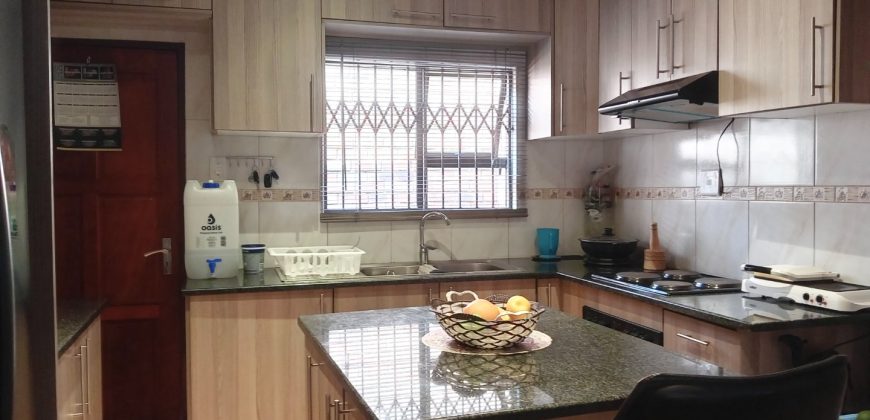 BEAUTEOUS 3 BEDROOM HOUSE 2 BATHROOM