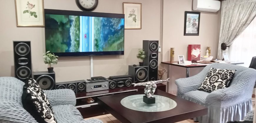 BEAUTEOUS 3 BEDROOM HOUSE 2 BATHROOM