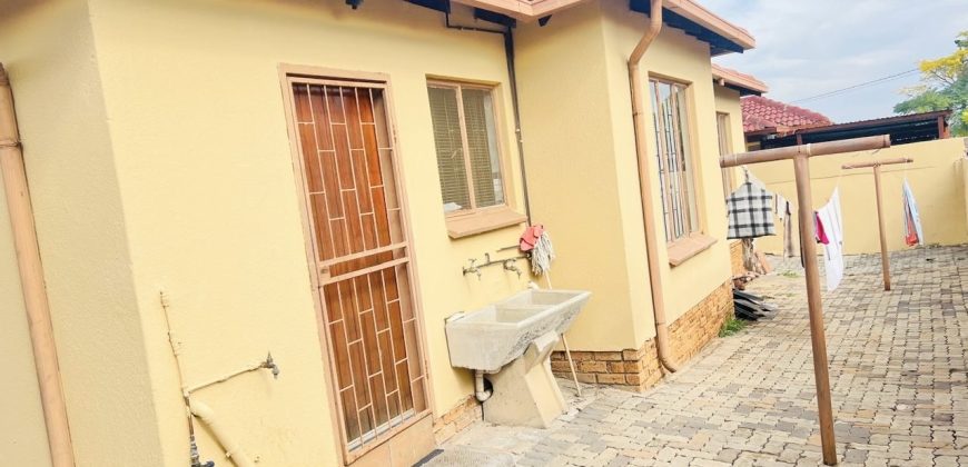 FAMILY PERFECT HOUSE GENERATING AN EXTRA INCOME