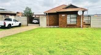 Live a peaceful and Tranquil lifestyle in a Secure Estate!