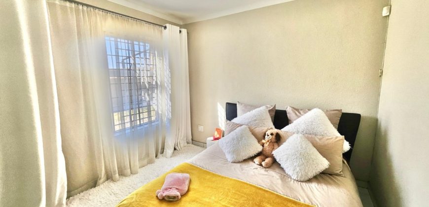 3-bedroom house in a gated community. Why pay someone’s bond?!!