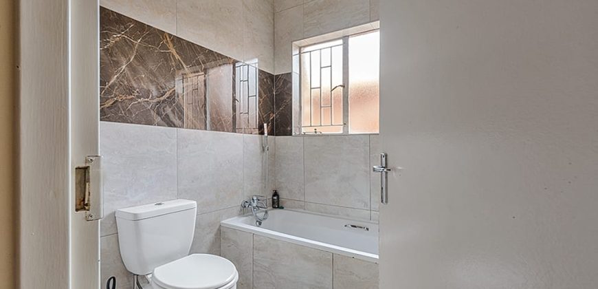 2 BEAUTIFUL 2 BEDROOM APARTMENT ON GROUND FLOOR