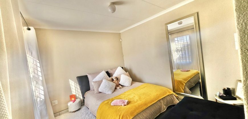 3-bedroom house in a gated community. Why pay someone’s bond?!!