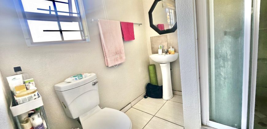 3-bedroom house in a gated community. Why pay someone’s bond?!!