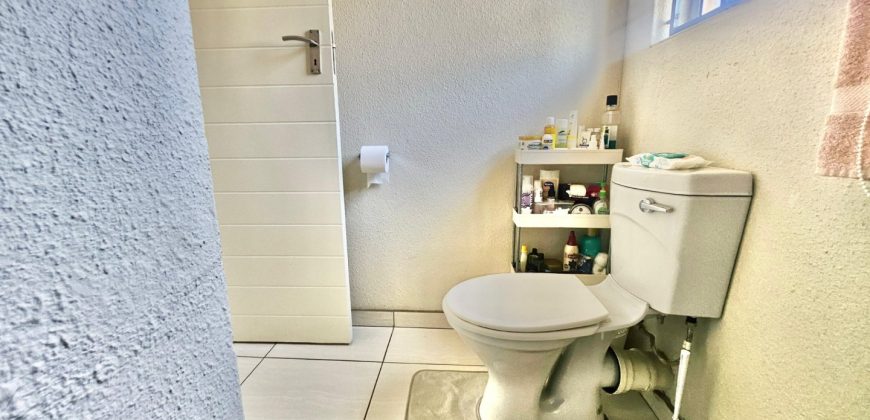 3-bedroom house in a gated community. Why pay someone’s bond?!!