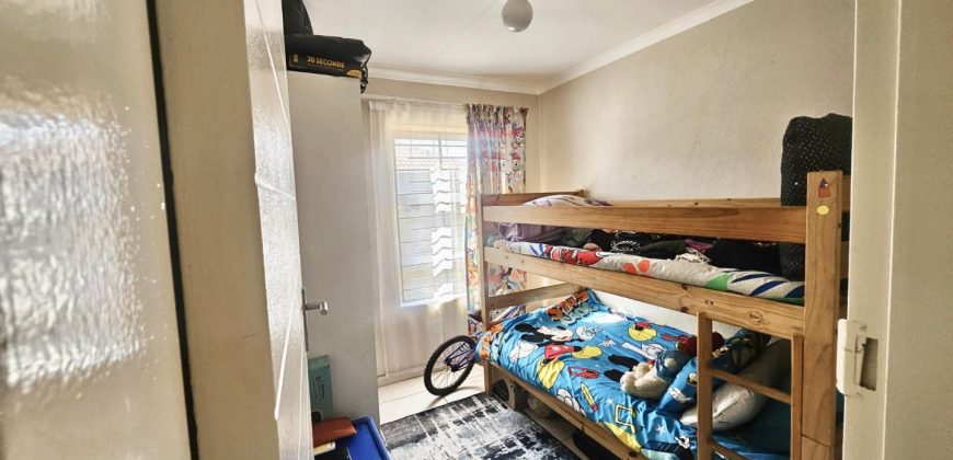 3-bedroom house in a gated community. Why pay someone’s bond?!!