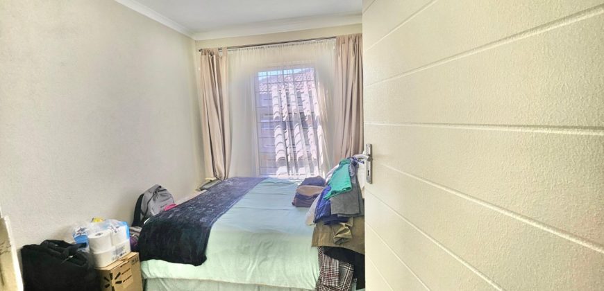 3-bedroom house in a gated community. Why pay someone’s bond?!!