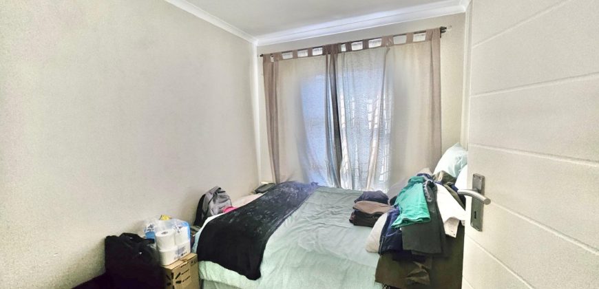 3-bedroom house in a gated community. Why pay someone’s bond?!!