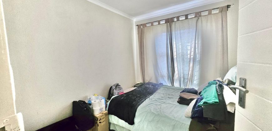 3-bedroom house in a gated community. Why pay someone’s bond?!!