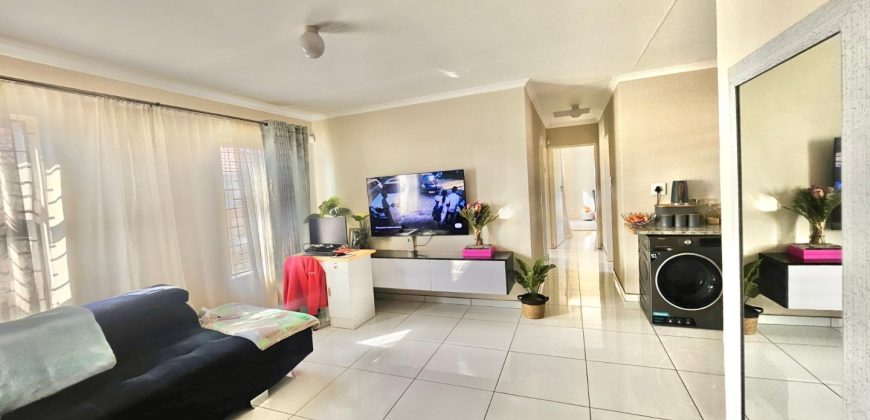 3-bedroom house in a gated community. Why pay someone’s bond?!!