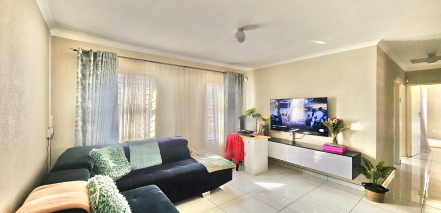 3-bedroom house in a gated community. Why pay someone’s bond?!!