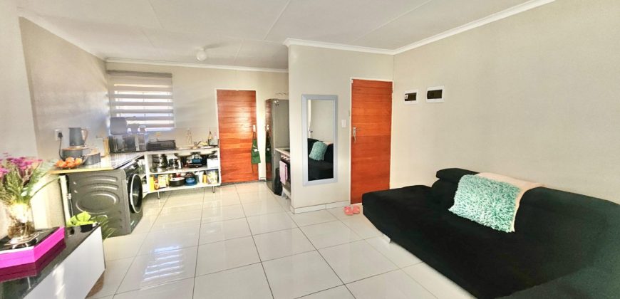 3-bedroom house in a gated community. Why pay someone’s bond?!!