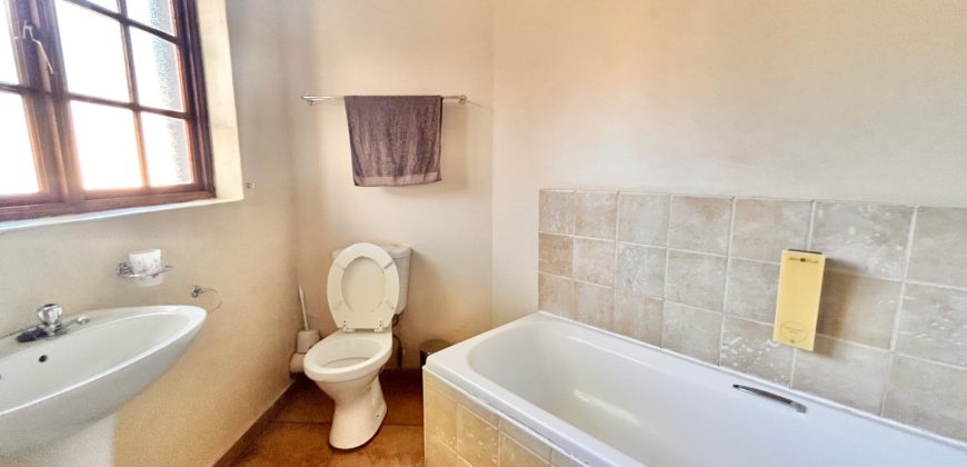 Stunning 4-Bedroom Family Home with Pool & Business Potential – Prime Location!