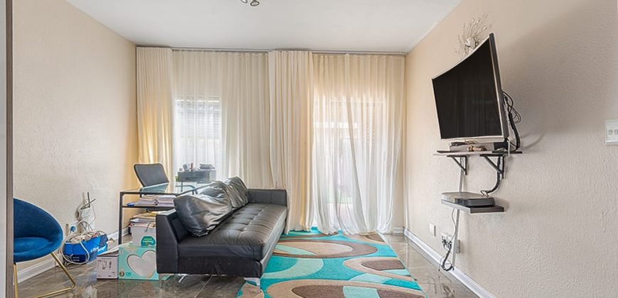 2 BEAUTIFUL 2 BEDROOM APARTMENT ON GROUND FLOOR